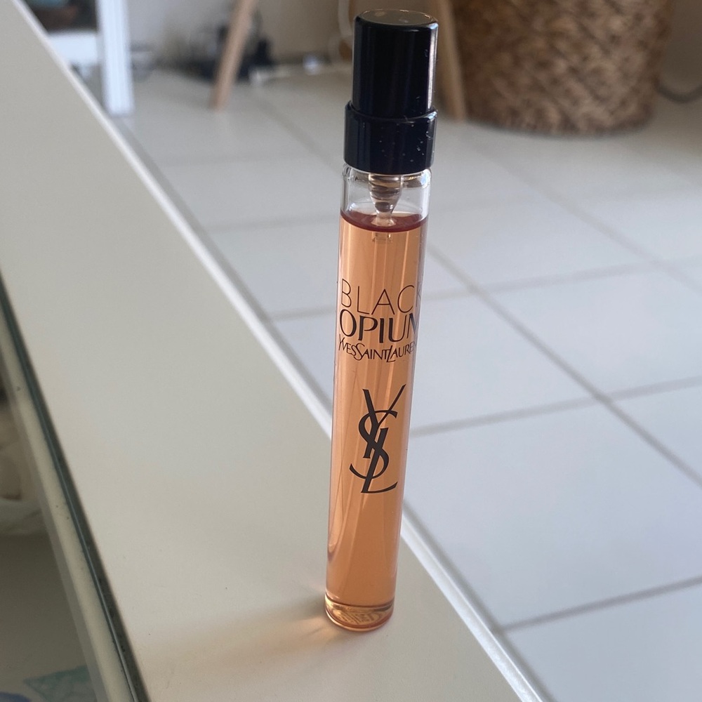 Yves Saint Laurent Black Opium -